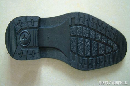 橡胶鞋底泡水发白,黑色的橡胶鞋底防滑吗