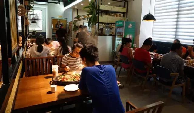 鑸屽皷涓婄殑鍗楅棬,鑸屽皷涓婄殑鍗楅棬缇庨鍥㈣喘