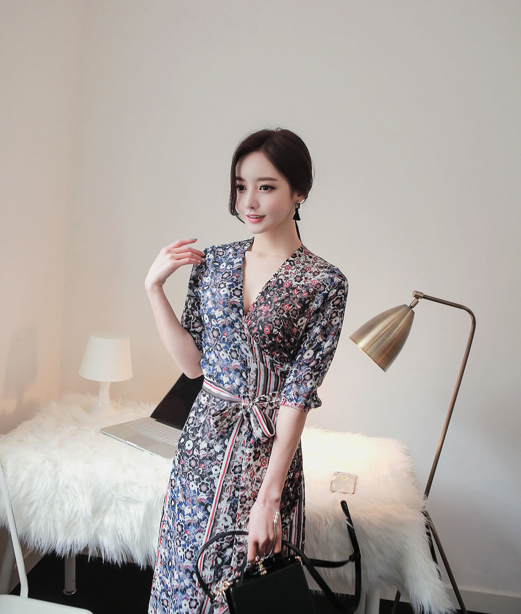 孙允珠青蓝碧波斜肩优雅礼裙鉴赏,孙允珠鹅黄淡雅轻纱微透百褶裙