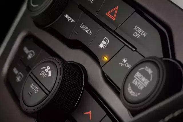 道奇的挑战者除了地狱猫，还有一台叫恶魔的