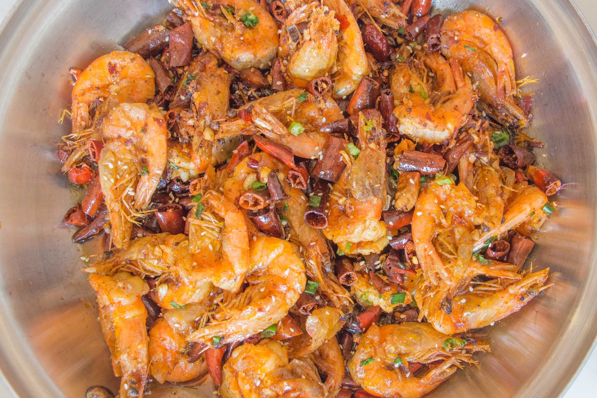 摸着良心讲，昆明关上某饭店，虾肉好吃到甩市区饭店10多条街