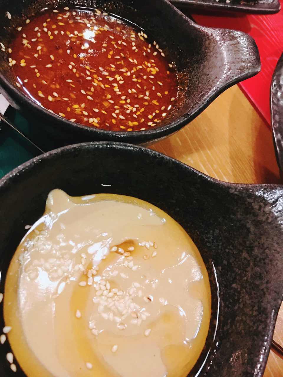 脚步丈量风情,在北京胡同里遇见嘻嘻辣串儿啤—嘻嘻辣东直门店记