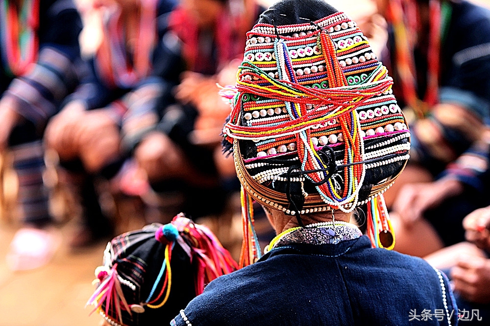 终年生活在高山密林之中的一个神秘的部族，孟连阿卡人！