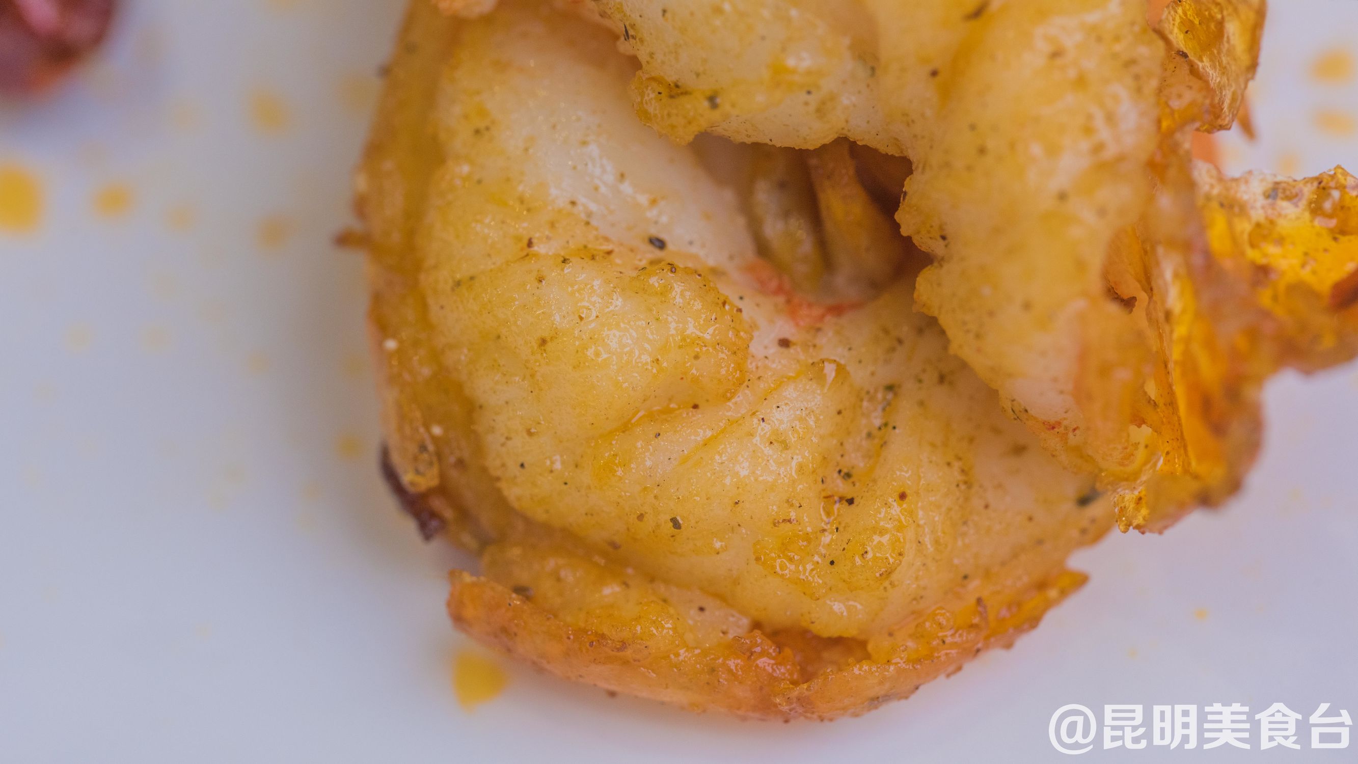 摸着良心讲，昆明关上某饭店，虾肉好吃到甩市区饭店10多条街