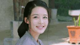 和杨洋在一起过的女明星,演员杨洋用的是哪个化妆品