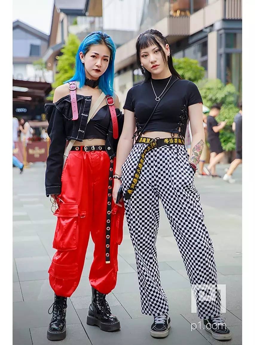 有这样一群摄影师，他们在街头用相机记录了成都人的时尚进化