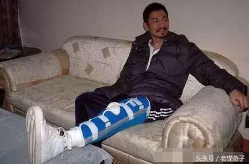 你们都说吴京拼，但还有一个拼了36年的人