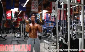 练宽肩膀的背部训练,练宽肩膀和手臂