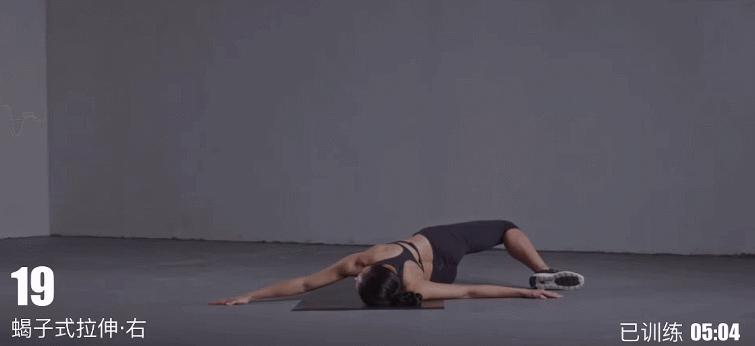 轻体瑜伽完整视频,拉伸运动全身放松15分钟瑜伽