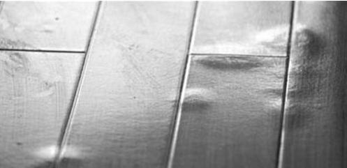 地板为什么会翘起来,地板为啥会翘边