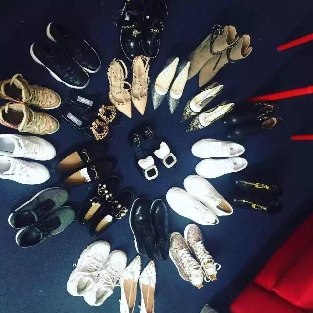 女生到底要有多少双RV、JIMMCHOO鞋才能满足啊？