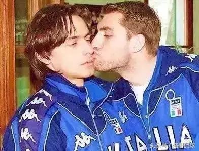 盘点足坛球星那些暖心瞬间,足坛球星经典回顾