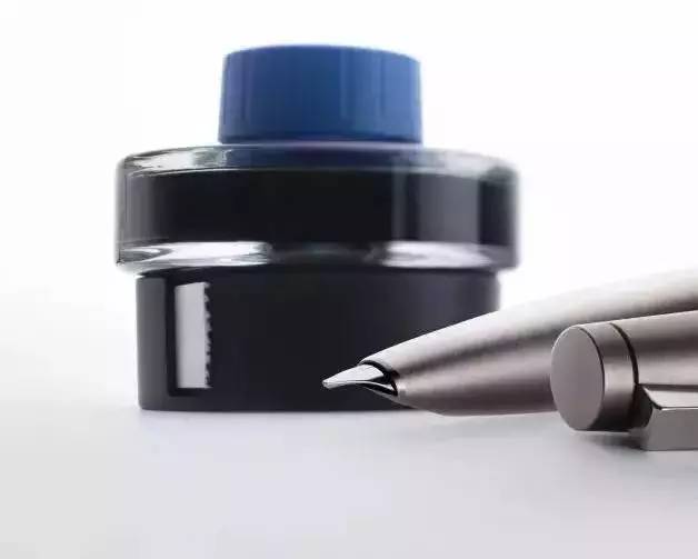 雀巢广告韩寒的钢笔,韩寒雀巢广告lamy