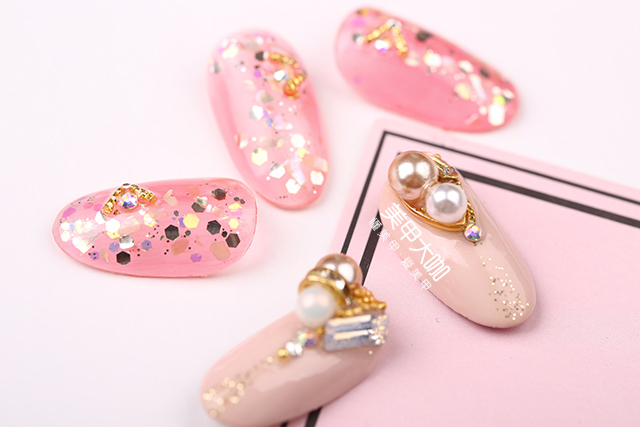 如何正确卸除美甲饰品？新手美甲师必看！