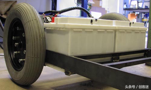 小伙自己动手做迷你电动四轮车,四轮电动小车简易制作