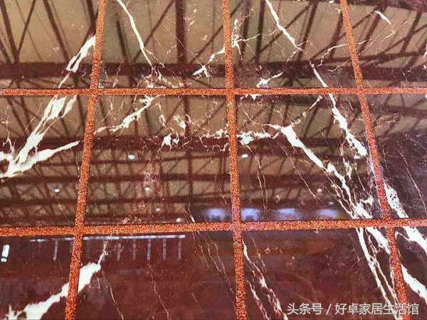 卫生间瓷砖下面水没干怎么做美缝,卫生间地面美缝用什么材料最实用