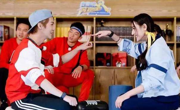 鹿晗跑男综艺耿直男孩,鹿晗早期帅气练习生