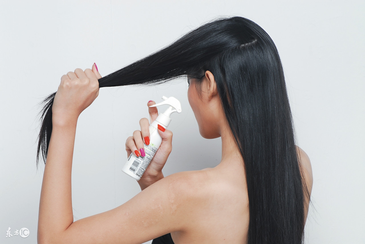 33岁女性突然长了些白发是为什么,女性三十多岁白头发越来越多