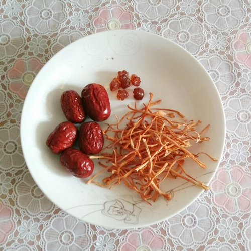 银耳桃胶花胶汤的功效,花胶桃胶莲子汤