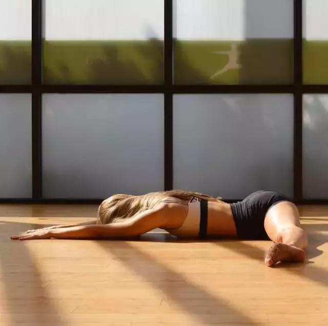 瑜伽要练习三大禁忌四大方法,初学瑜伽的基本功注意什么