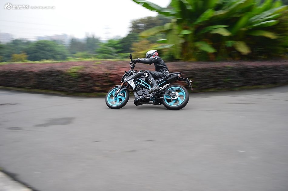 放飞自我系列骑摩托,一万以内酷炫摩托车推荐
