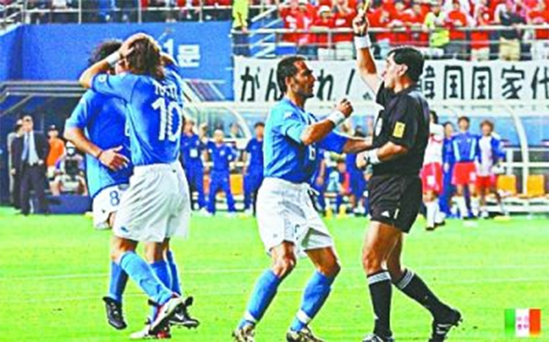 2单刀不进！韩国彻底放弃国足赢球幻想，伊朗开除2人放水明显！