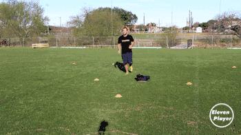 足球训练10个过人基本动作,足球背身接球转身训练技巧