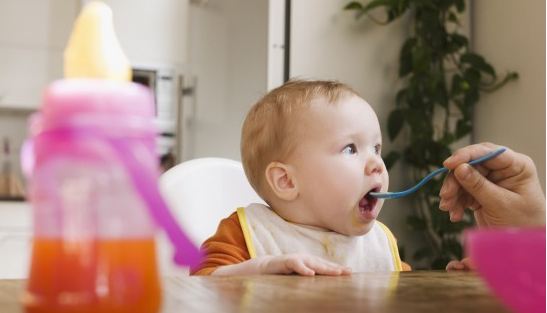 宝宝肠胃功能弱容易消化不良,家长们要怎么帮助宝宝调整呢?