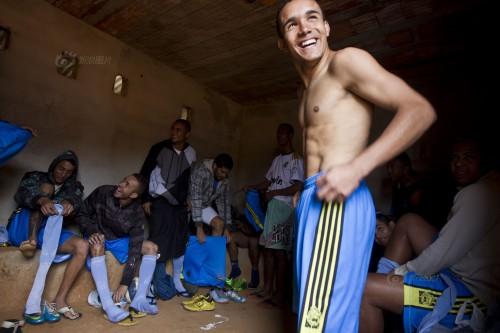 从巴西贫民窟走出来的足球巨星,出生在平民窟的巴西球星