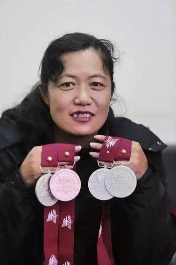 成都警察灌美国12球又赢巴西，这些专业队出来的才是真正的战狼