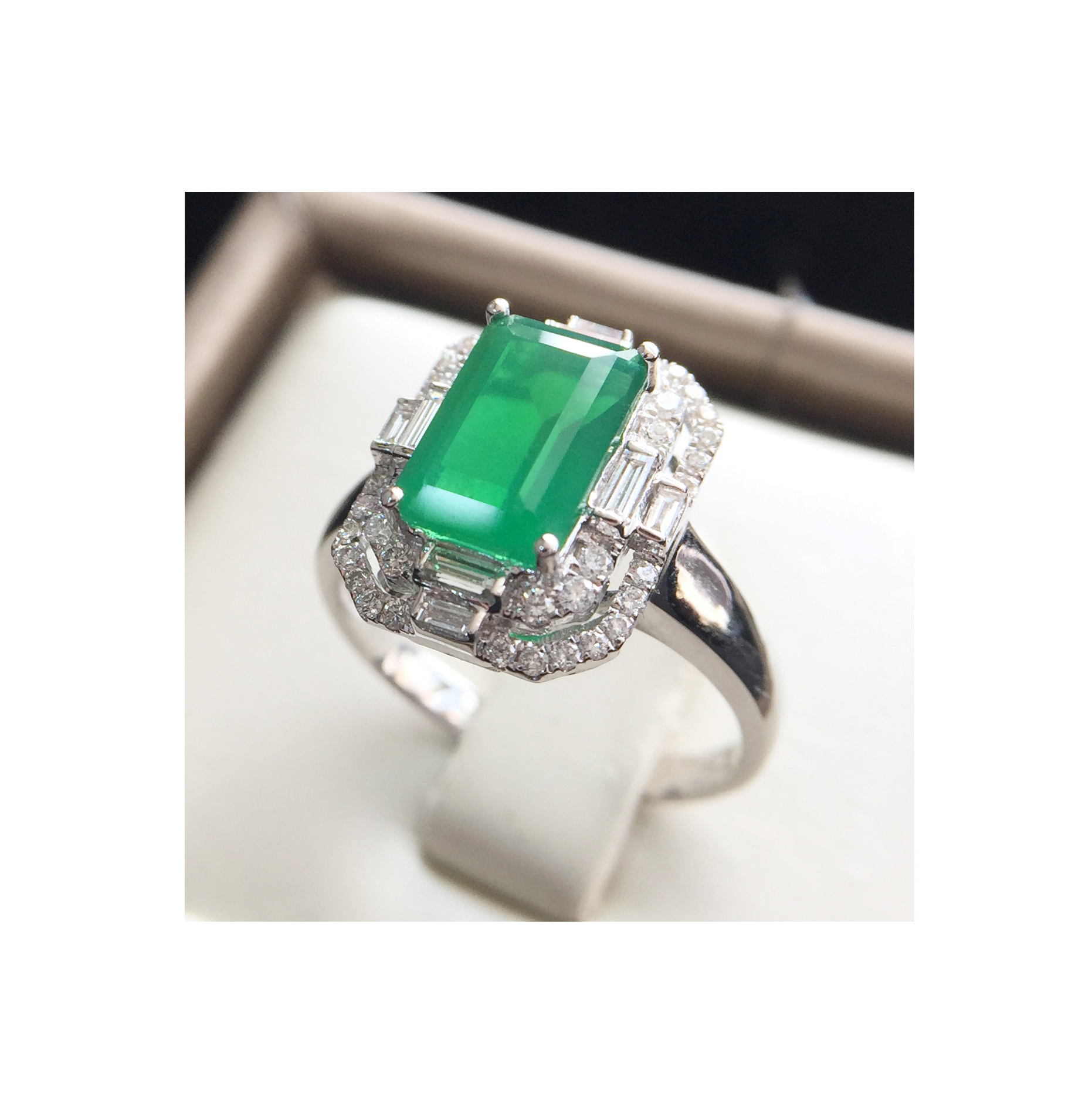 宝石类的股票,宝石概念股龙头股