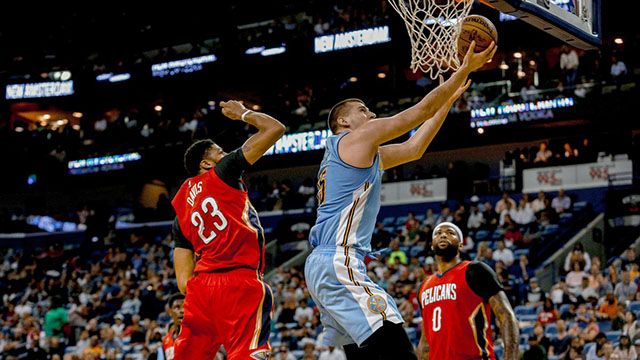 考神浓眉联手双塔,中锋凋零