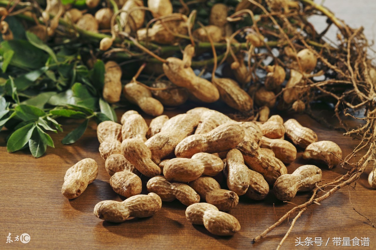 胃里胀气顶胸口难受,胃打嗝胀气吃什么药