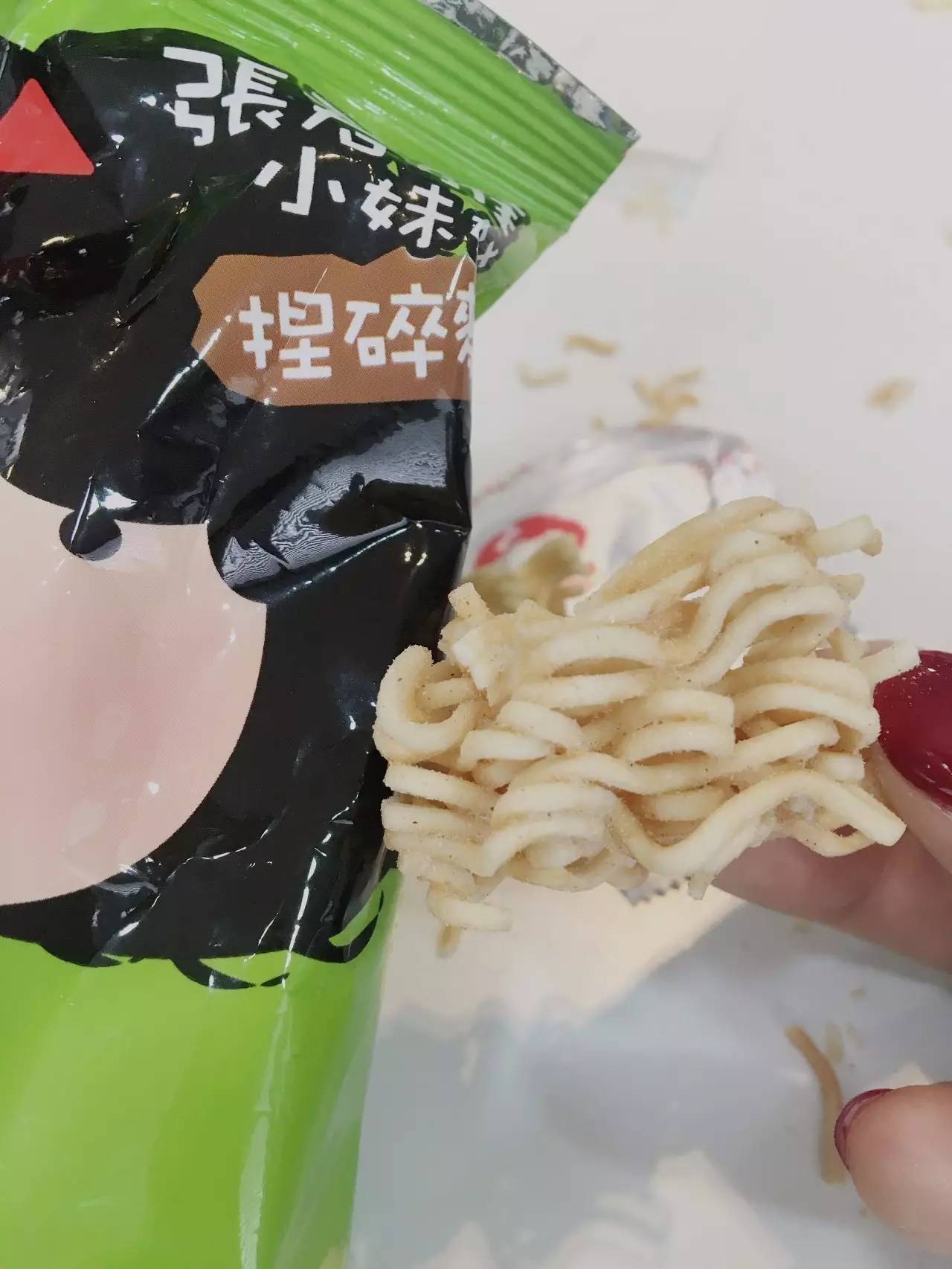 张君雅小浣熊小当家卫龙……谁才是真正的干脆面之王?