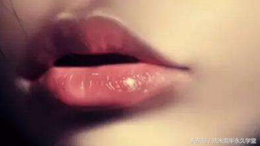 纹唇后的晕色期是什么意思,眉眼凹陷怎么修复