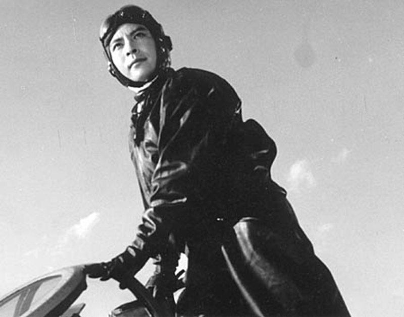 这些中国大明星都曾扮演飞行员,看看哪位最有军人气质?