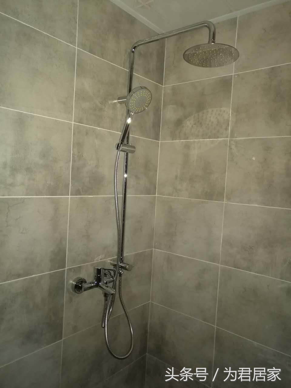 花洒为啥用不了好久就破,花洒出水口的小孔怎么处理