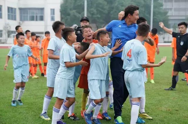 点球决战，*疆新**夺冠！北京晚报百队杯城际赛落幕，孩子们汗洒赛场