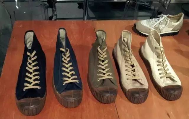 帆布鞋也能穿出女王风范,帆布鞋也能穿出高级感