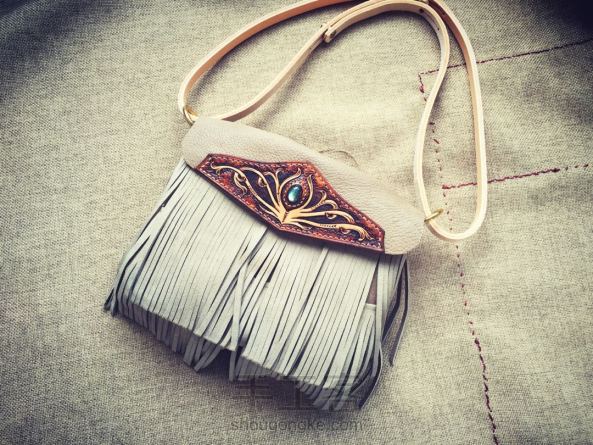 每个女孩子都要有个金锁,每个女孩都会带一个包吗