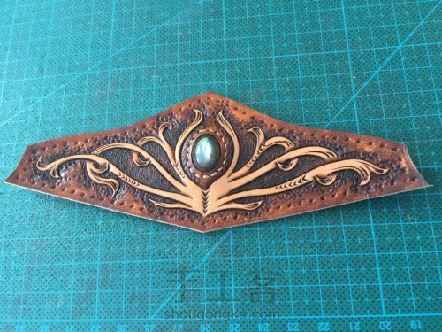 每个女孩子都要有个金锁,每个女孩都会带一个包吗