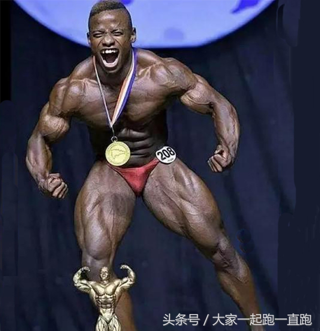 死亡翻滚失败场面,南非健美后空翻断颈