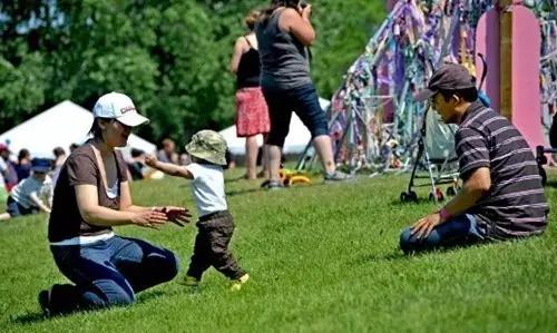 幼儿园开学孩子哭闹的解决方法,幼儿园孩子上学哭闹不适应怎么办