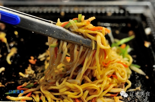 山东小伙创建了”烧+烤“新模式，玩活沈阳长白社区小餐饮