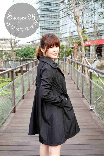 抢眼红色系碎花洋装+苏格兰红格裙,显瘦早春穿搭!