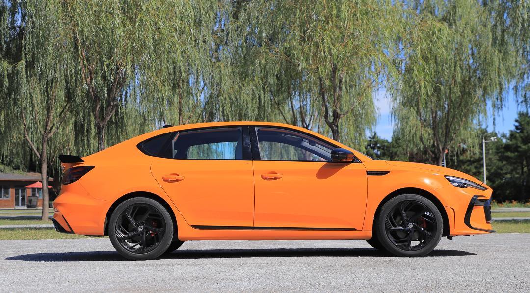 名爵mg6pro实际跑山路,名爵mg6pro豪华版都有点什么配置