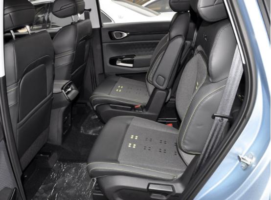 新宝骏6座rm5手动挡的多少钱,新宝骏rm5和五菱宏光plus哪个好