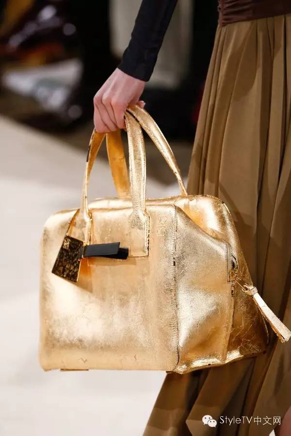 loewe包包经典款,loewe最值得入款的包包