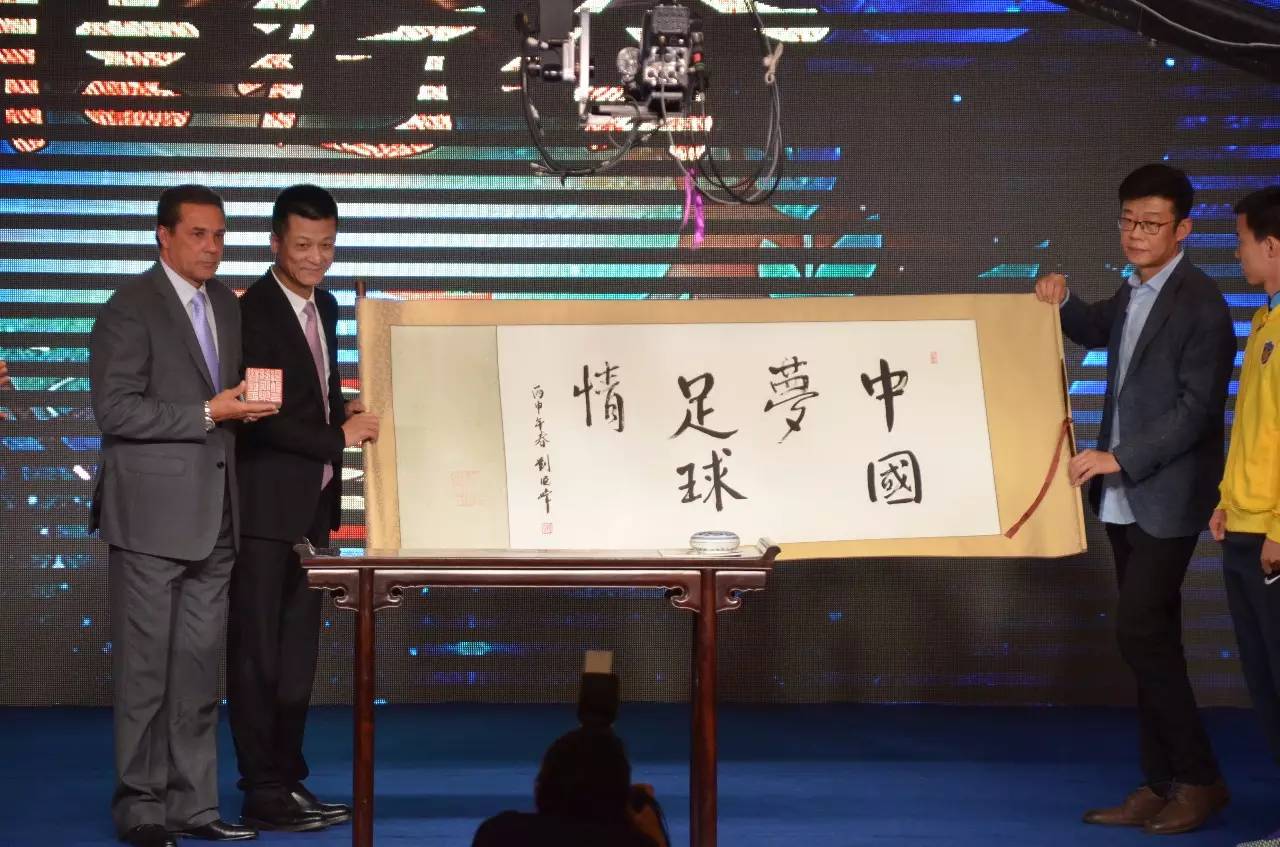 央视足球盛宴女主持,中央5套足球盛宴女主持人