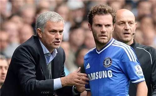 2场8球登顶积分榜第一,是时候展示穆二年的非凡魔力了